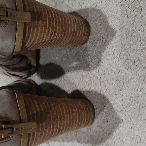 BCBG PL-ORI Heels - Picture 3 of 6